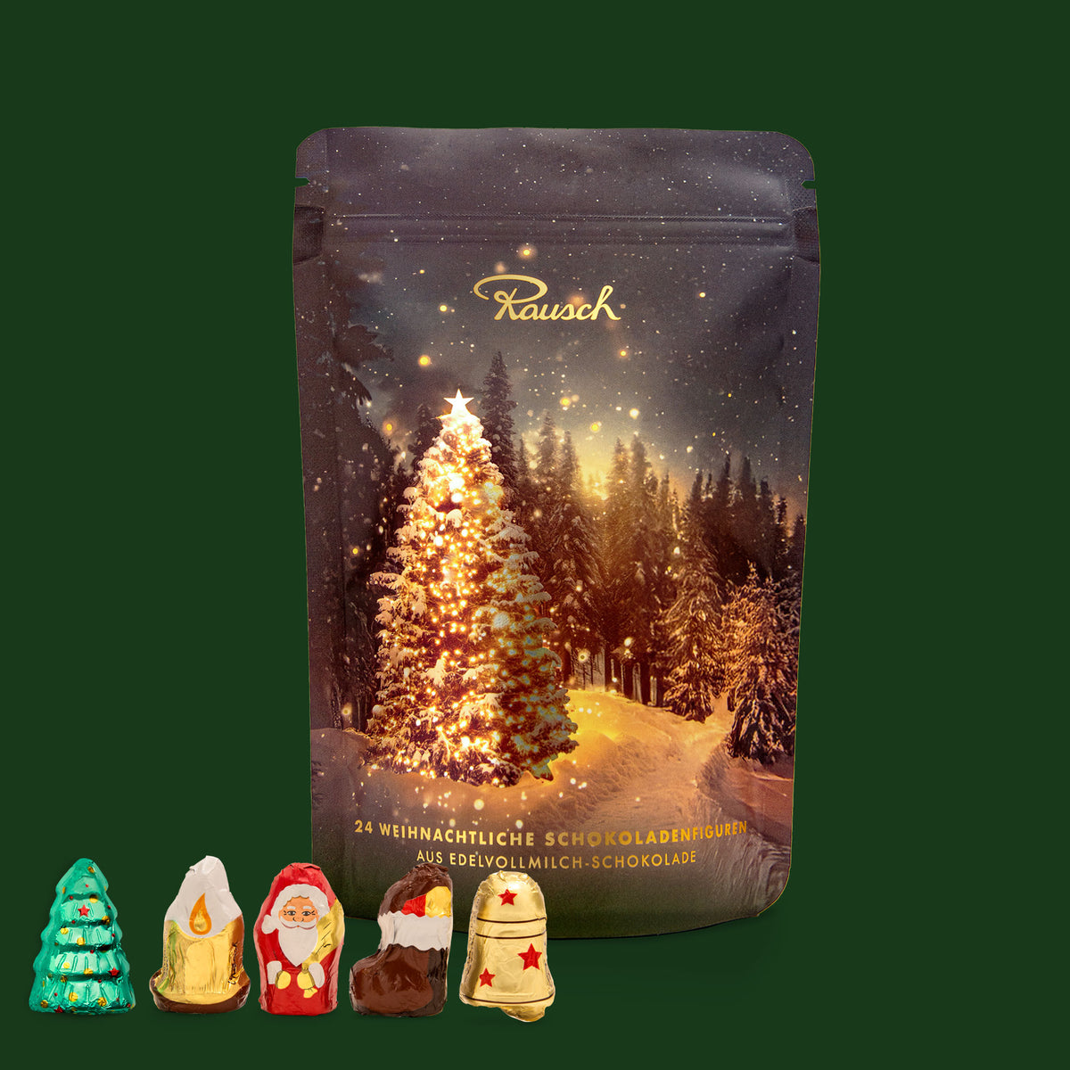 Weihnachtlicher Beutel befüllt mit schokoladigen Weihnachtsfiguren