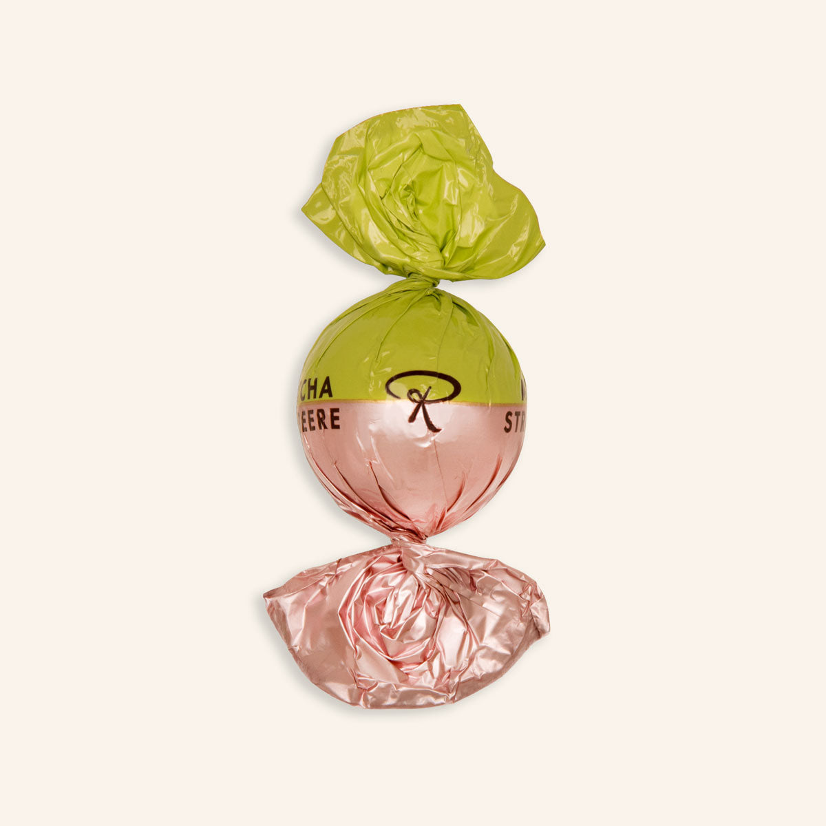 Rund gewickelte handwerkliche Pralinenkugel in Matcha-Grün und Erdbeer-Rosa Folie. - Rausch