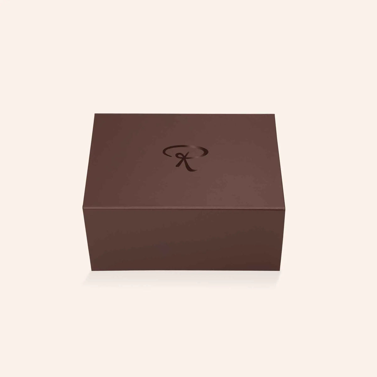 Braune Geschenkschachtel mit Rausch-Logo auf hellem Hintergrund.
