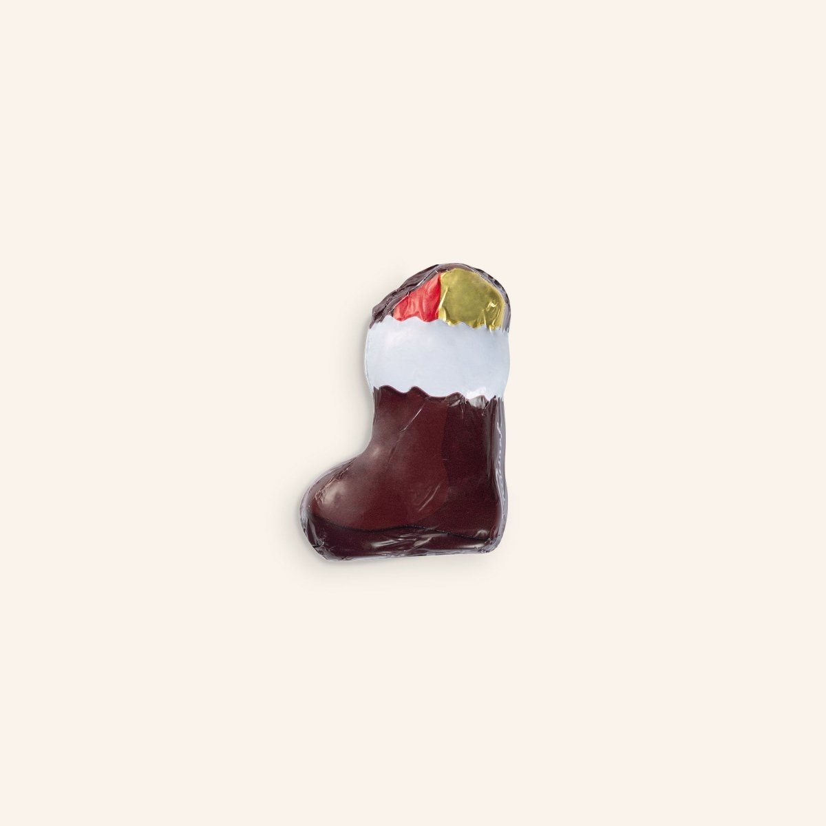 Schokoladen-Nikolausstiefel, in Folie verpackt, mit weißer Schneemütze und rotem sowie goldenem Highlight.