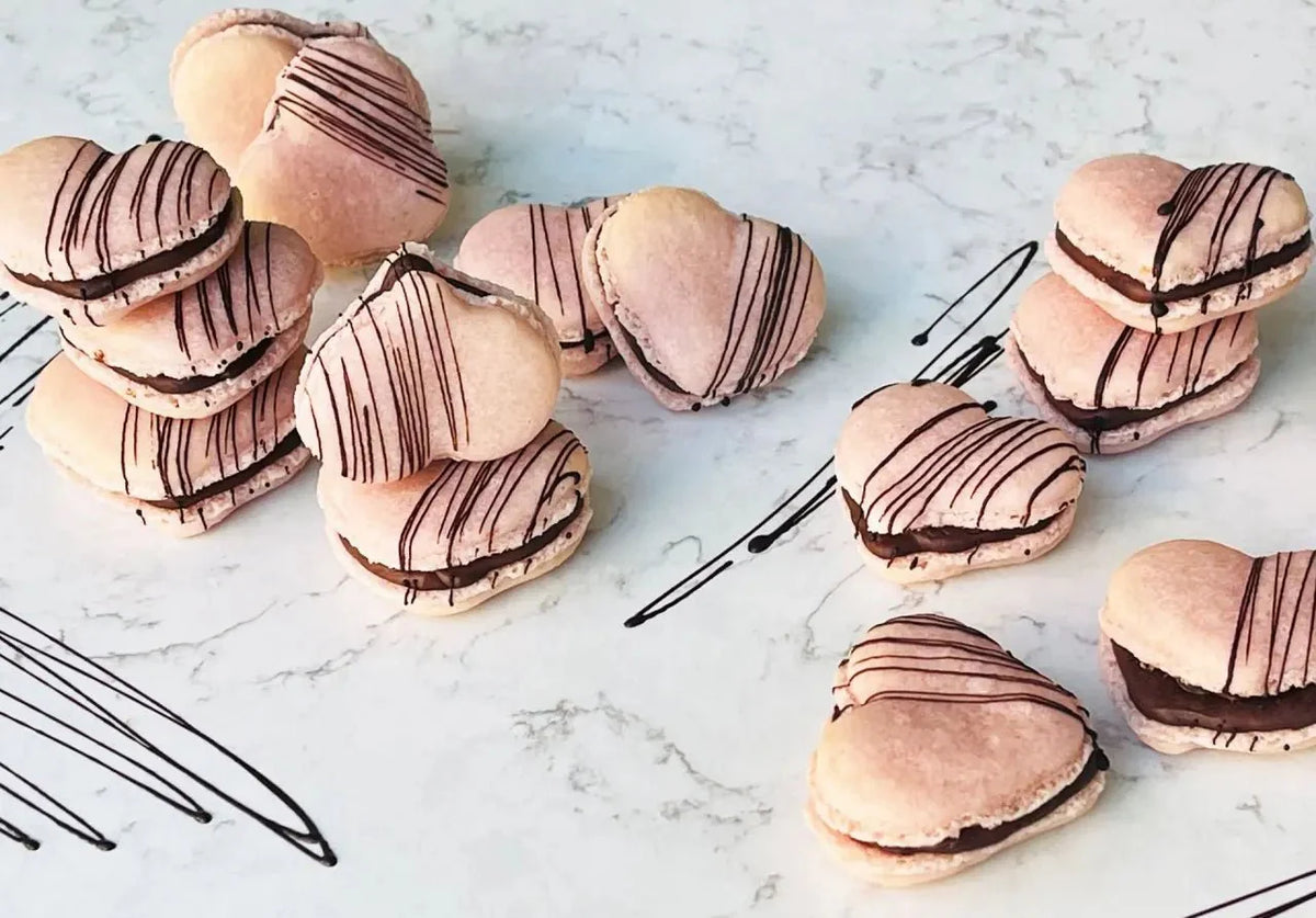 Macaron-Herzen mit dunkler Edelkakao-Schokolade Rausch