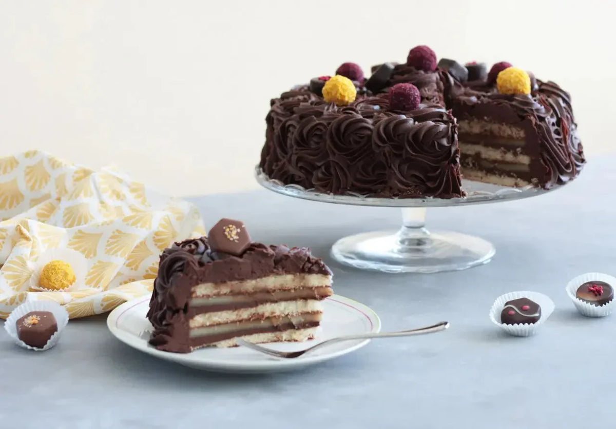 Schokoladen-Marzipan Torte mit Pralinen Rausch