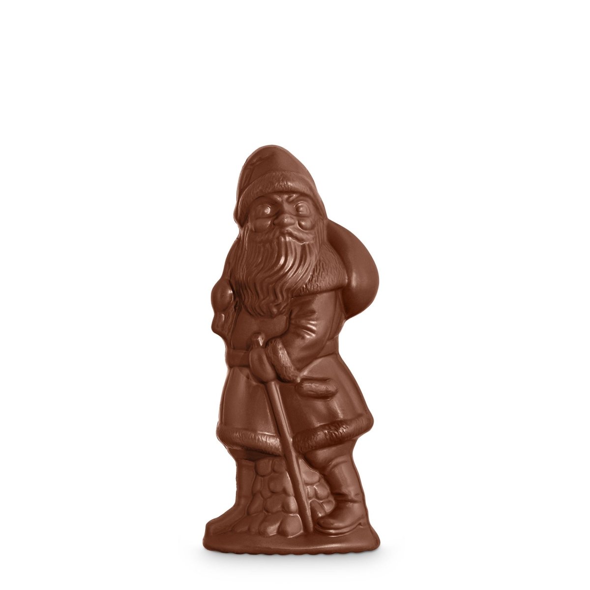 Schokoladen-Weihnachtsmann aus Vollmilchschokolade, stehend, fein detailliert mit Mütze und Bart, auf weißem Hintergrund.