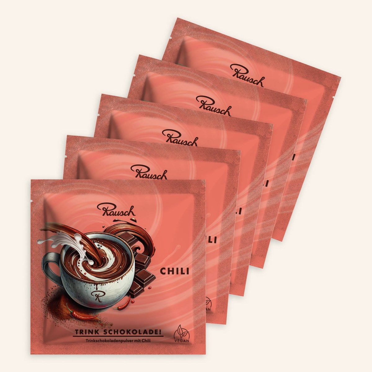 Fünf Packungen Rausch Chili Trinkschokolade, elegant gestaltet, jede Packung zeigt Tasse Schokolade mit Schokoladenwirbel.