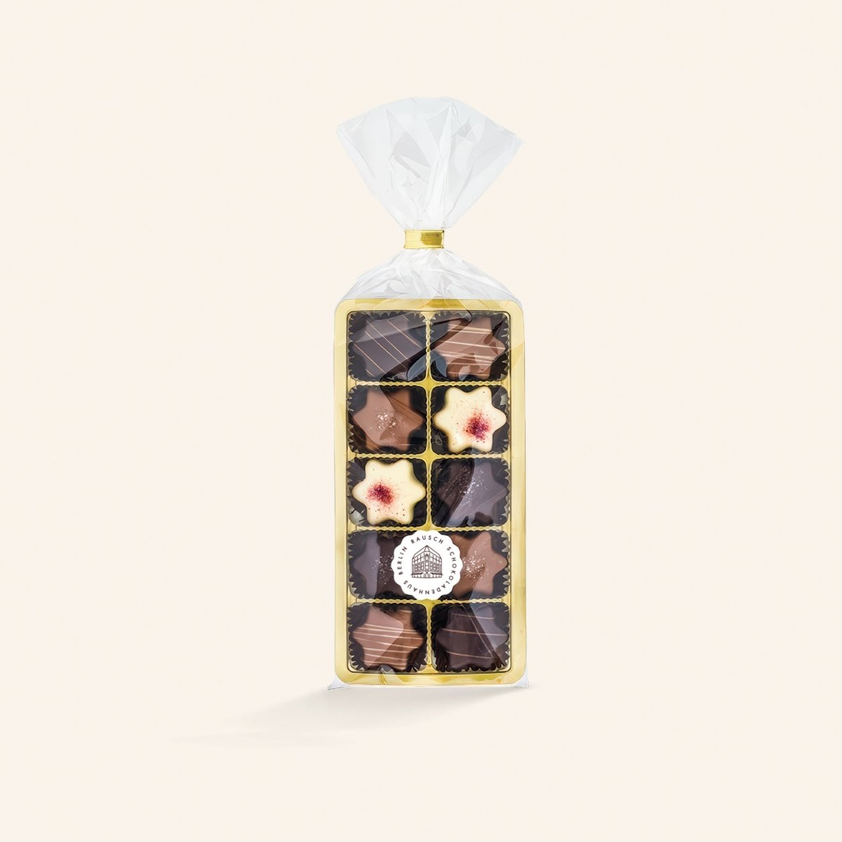 Pralinensterne in dekorativer Verpackung von Rausch, neun Schokoladenstücke in einer durchsichtigen Geschenkbox.