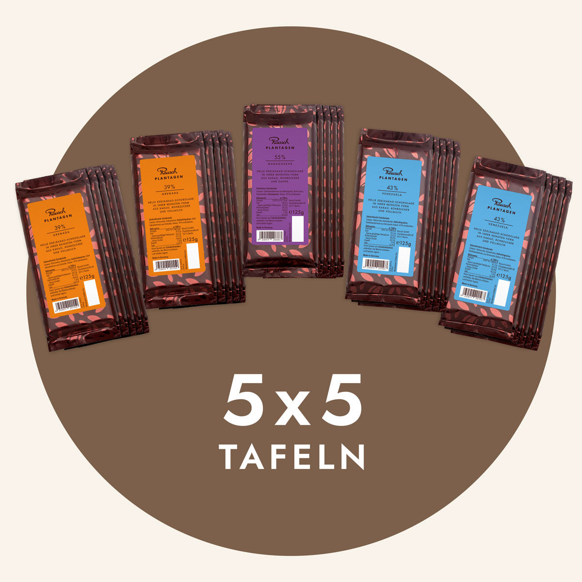 Fünf Sorten Schokoladentafeln in verschiedenen Farben, sortiert in einem 5x5-Arrangement auf cremefarbenem Hintergrund.
