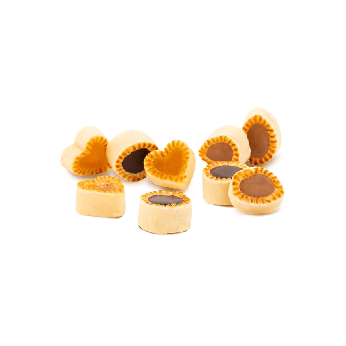 Edelmarzipan mit herzförmigem Muster und Schokoladenfüllung.
