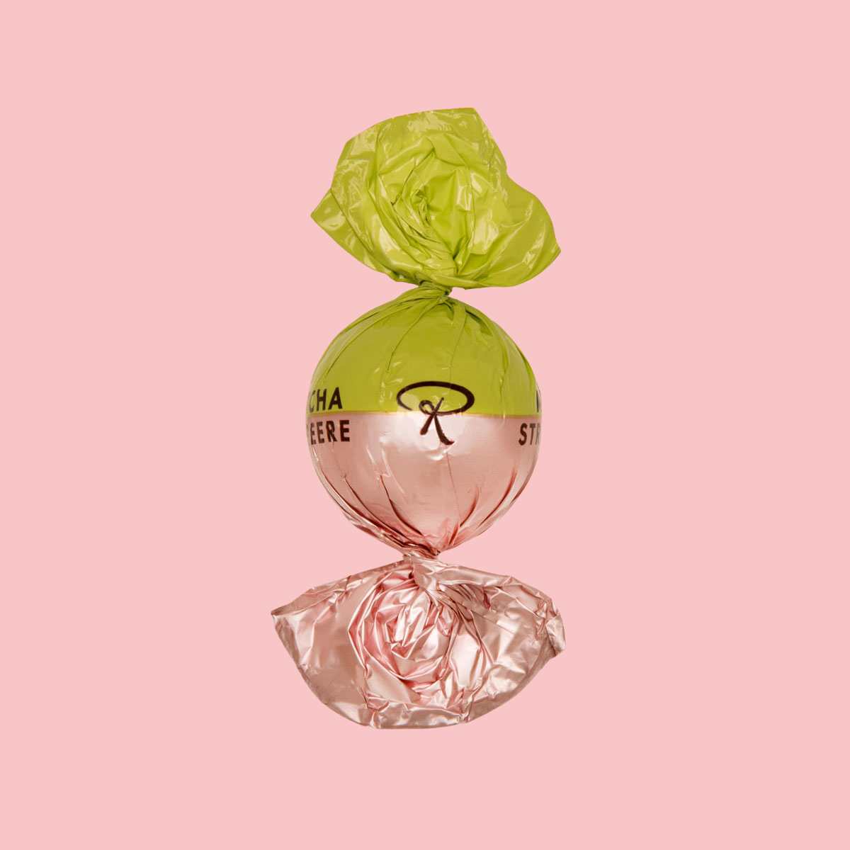 Handwerkliche Schokoladenpraline in zart rosa-grüner Matcha-Erdbeer-Folie, rund. - Rausch