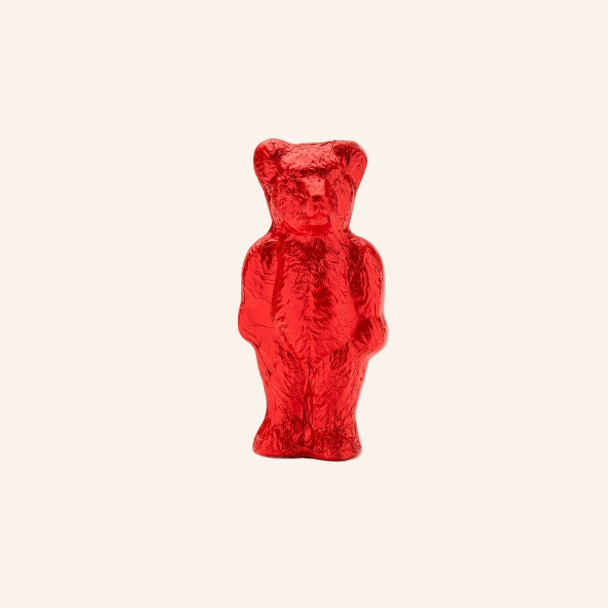 Roter Schokoladenbär, in glänzender Folienverpackung.